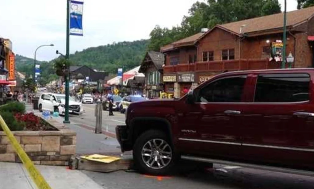 Top Safety Tips for Tourists After This Gatlinburg Car Crash