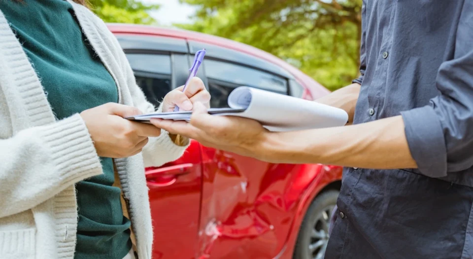 Why Hiring a Car Accident Lawyer in Irvine Can Maximize Claims